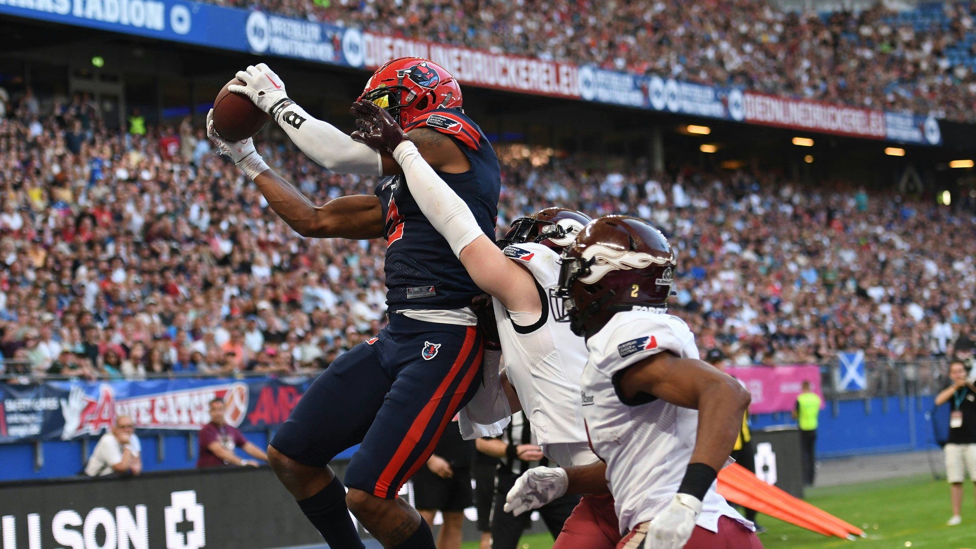 Malik Stanley (l.) gelingt eine Two-Point Conversion