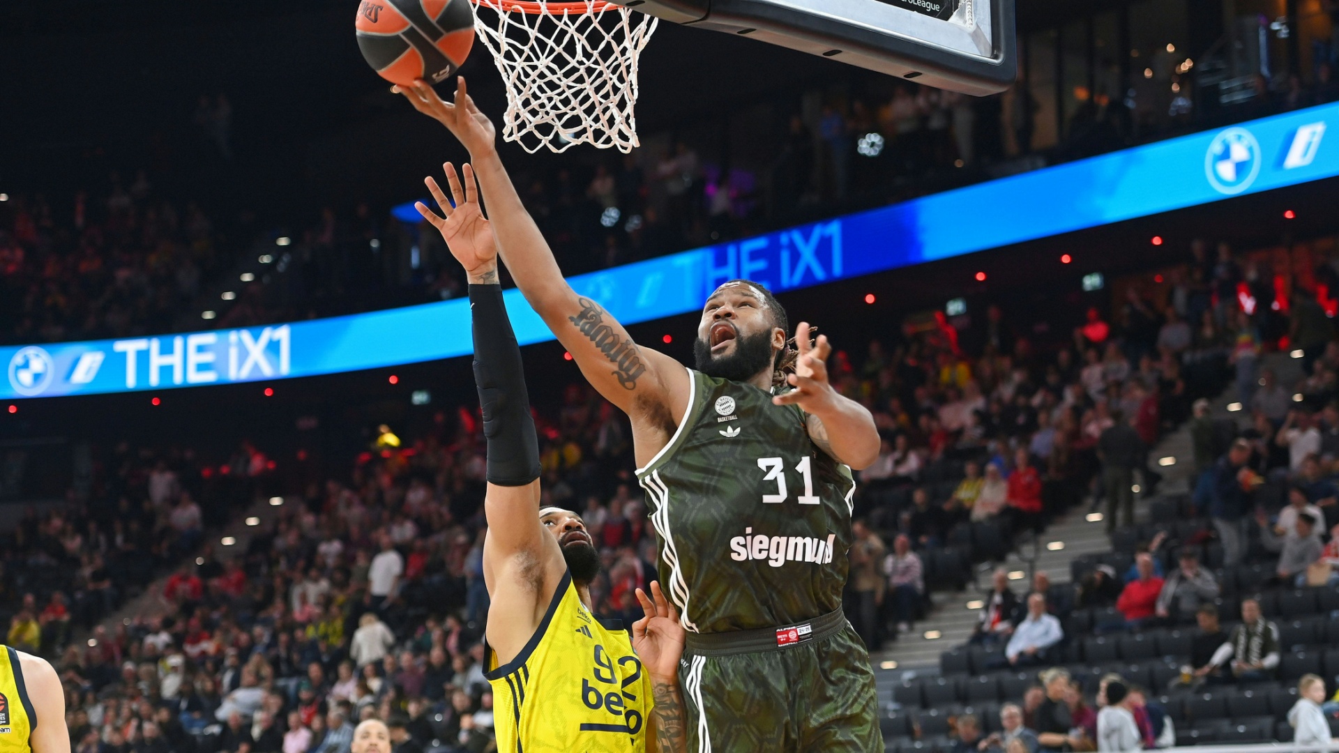 Versuchte alles unter dem Korb: Devin Booker