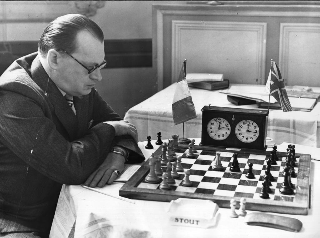 Alexander Alekhine (Russland/Frankreich): 1927 bis 935 / 1937 bis 946