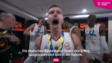 Basketball-Helden feiern irre Kabinenparty