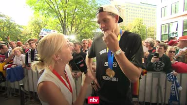 Basketball-Held Wagner von Empfang überwältigt