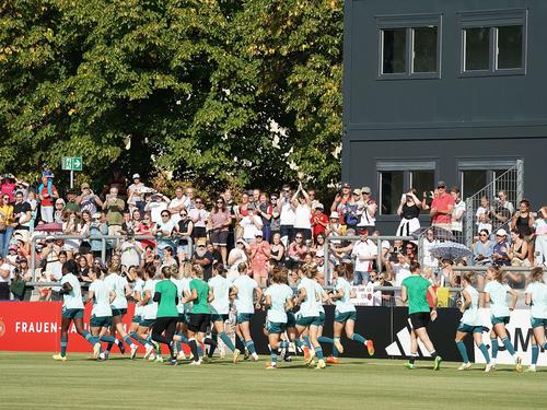Großer Andrang beim öffentlichen Training der DFB-Frauen