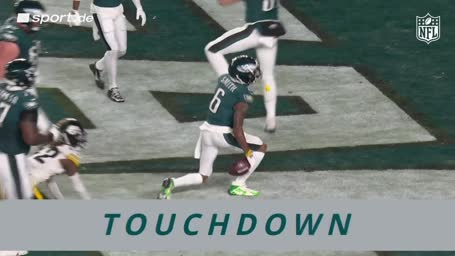 Hurts findet DaVonta Smith in der Endzone
