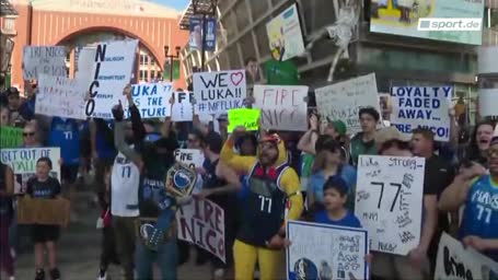 Mavs-Fans protestieren gegen Doncic-Trade