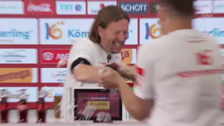 Bierdusche für Mainz-Erfolgscoach