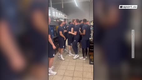 Arminia feiert Aufstieg – im Getränkemarkt!