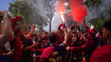 Partystimmung in Barcelona, Flick mahnt