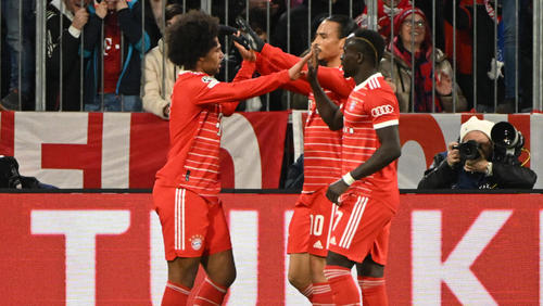 Leroy Sané (m.) könnte den FC Bayern im Sommer verlassen