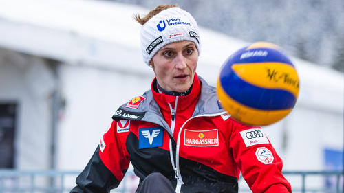 Skispringerin Eva Pinkelnig blickt auf ein bewegtes Jahr zurück