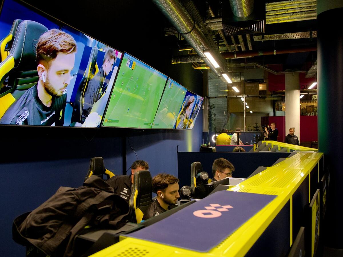 Die Bühne für die BVB-E-Sport-Profis in der Heimspielstätte von Borussia Dortmund