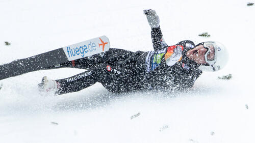 Der Italiener Giovanni Breadola kam beim Teamfliegen in Planica unsanft zu Fall