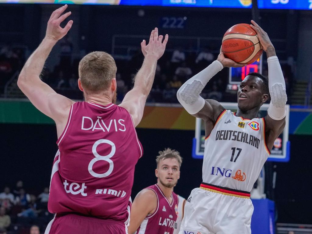 Dennis Schröder (r.) erzielte gegen Lettland nur neun Punkte