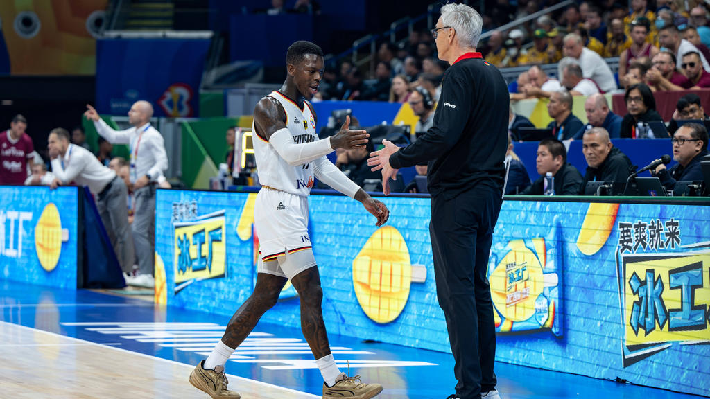 Dennis Schröder (l.) erzielte gegen Lettland nur neun Punkte