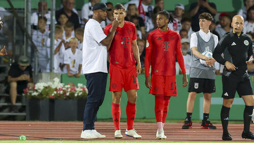 Die ersten Monate für João Palhinha (m.) und Michael Olise beim FC Bayern verliefen ganz unterschiedlich