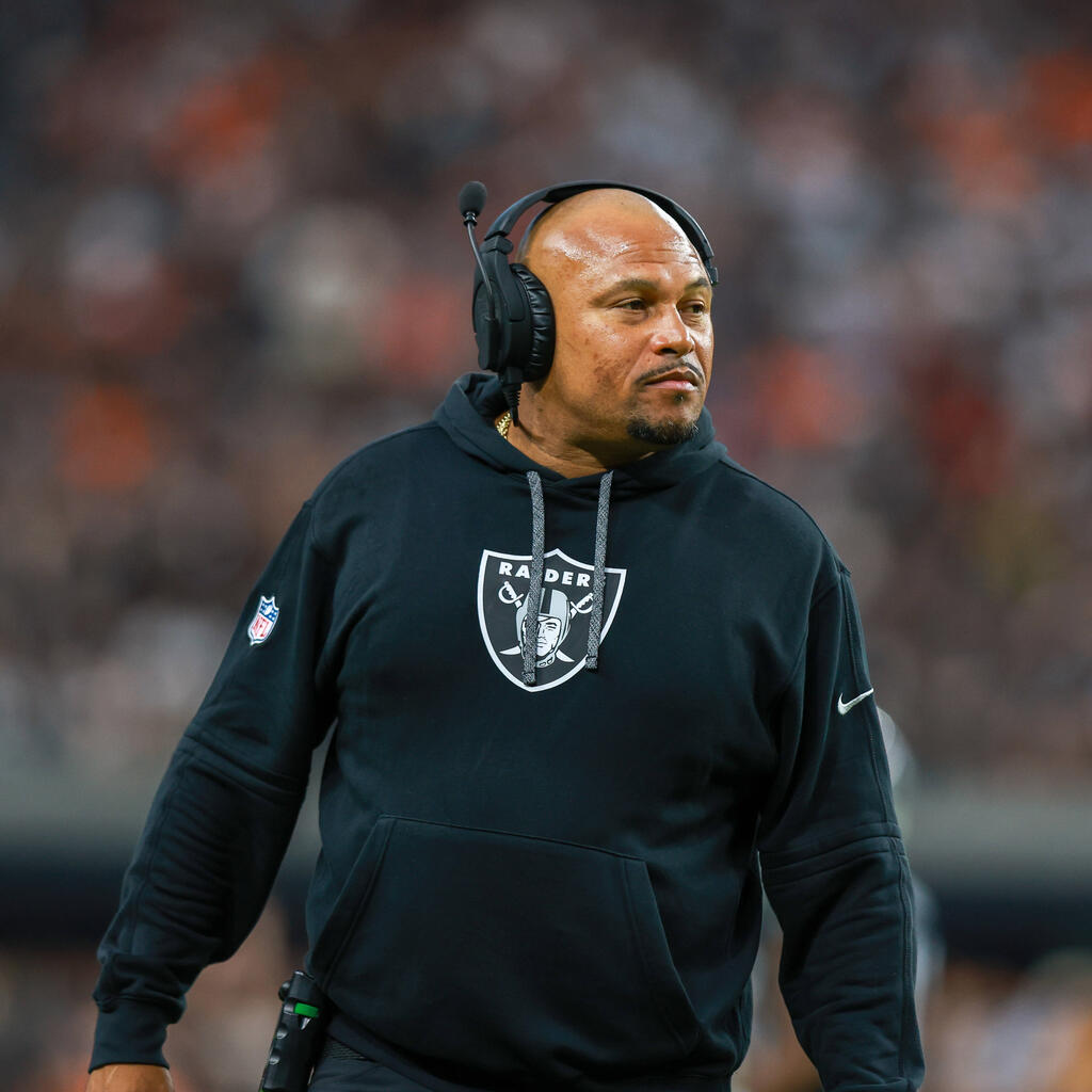 Verlierer: Antonio Pierce (Head Coach, Las Vegas Raiders)