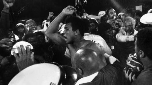 Höhepunkt seines Boxerlebens: Muhammad Ali lässt sich im Kongo nach seinem Sieg über George Foreman feiern