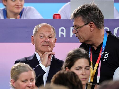 Bundeskanzler Olaf Scholz (l.) wünscht sich Olympische Spiele in Deutschland