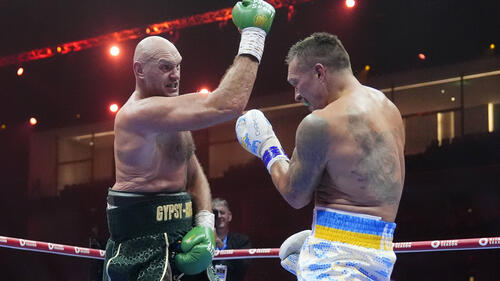 Tyson Fury verpasste Oleksandr Usyk im Hinkampf einige heftige Uppercuts, verlor nach zwölf Runden aber knapp auf den Punktzetteln