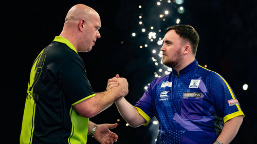Michael van Gerwen (l.) und Luke Littler (r.) stehen sich im Finale der Darts-WM 2025 gegenüber