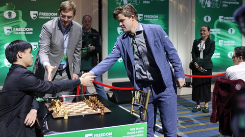 Schach-Superstar Magnus Carlsen hat seine "Skandal-Jeans" versteigert