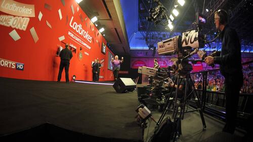 Darts wird auch in Zukunft bei "Sky Sports" zu sehen sein