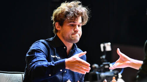 Schach-Superstar Magnus Carlsen und Freestyle Chess kommen der FIDE entgegen