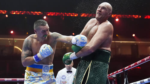 Oleksandr Usyk erschütterte Tyson Fury im ersten Kampf mit einer Linken zum Kopf
