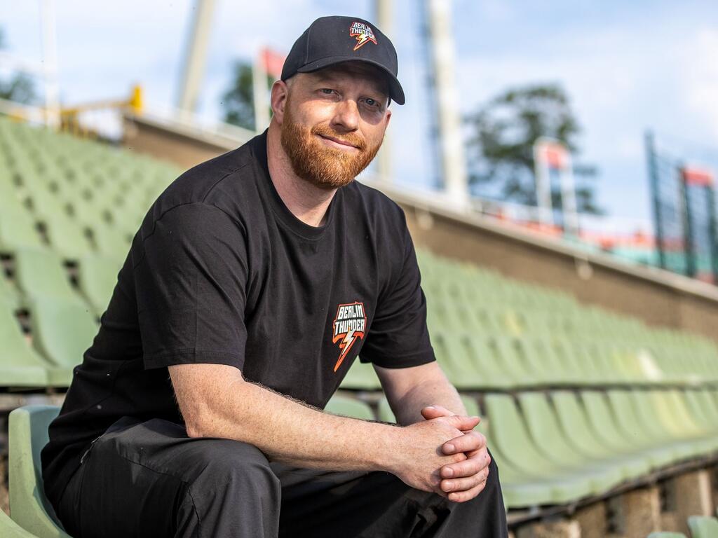 Trainer Johnny Schmuck und die Berlin Thunder verlieren gegen die Paris Musketeers