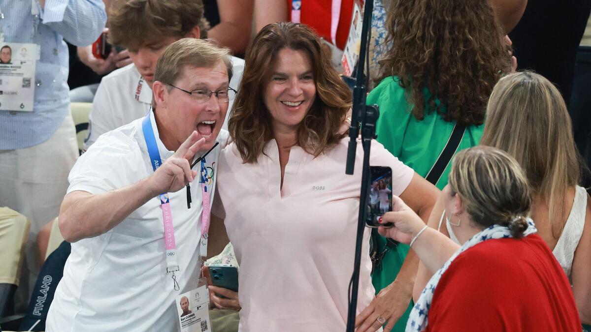 Katarina Witt und der frühere Turner Bart Conner bei Olympia 2024 in Paris