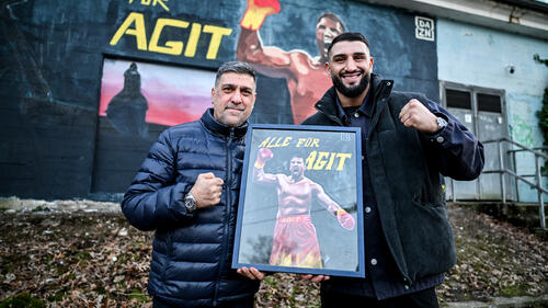 Agit Kabayel an der Seite seines Trainers Sükrü Aksu (l.)