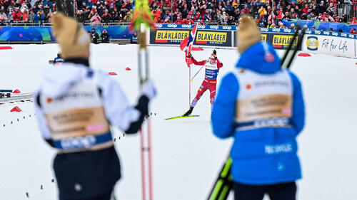 Ist mit seinen Norwegern bei dieser WM überlegen: Johannes Kläbo (M.)