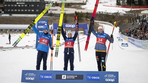 Victoria Carl (r.) steht nach ihren beiden Podestplätzen beim Ski Langlauf in Oslo vor einem historischen Erfolg