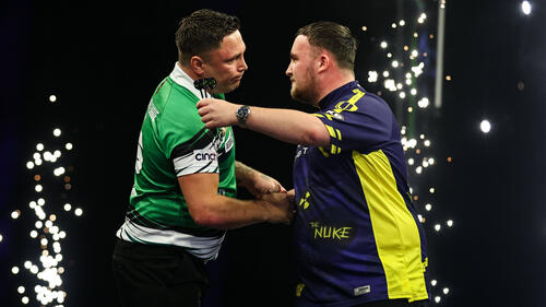 Gerwyn Price (l.) und Darts-Weltmeister Luke Littler (r.) duellieren sich in der Premier League
