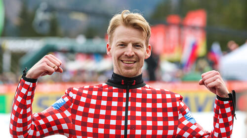 In einem Spezialanzug absolvierte Michael Hayböck in Planica seinen letzten Flug