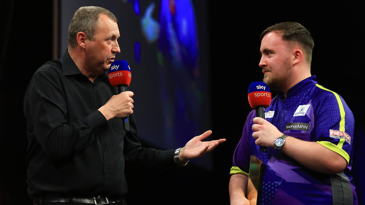 Wayne Mardle (l.) sieht Luke Littler (r.) vor allen anderen Top-Stars