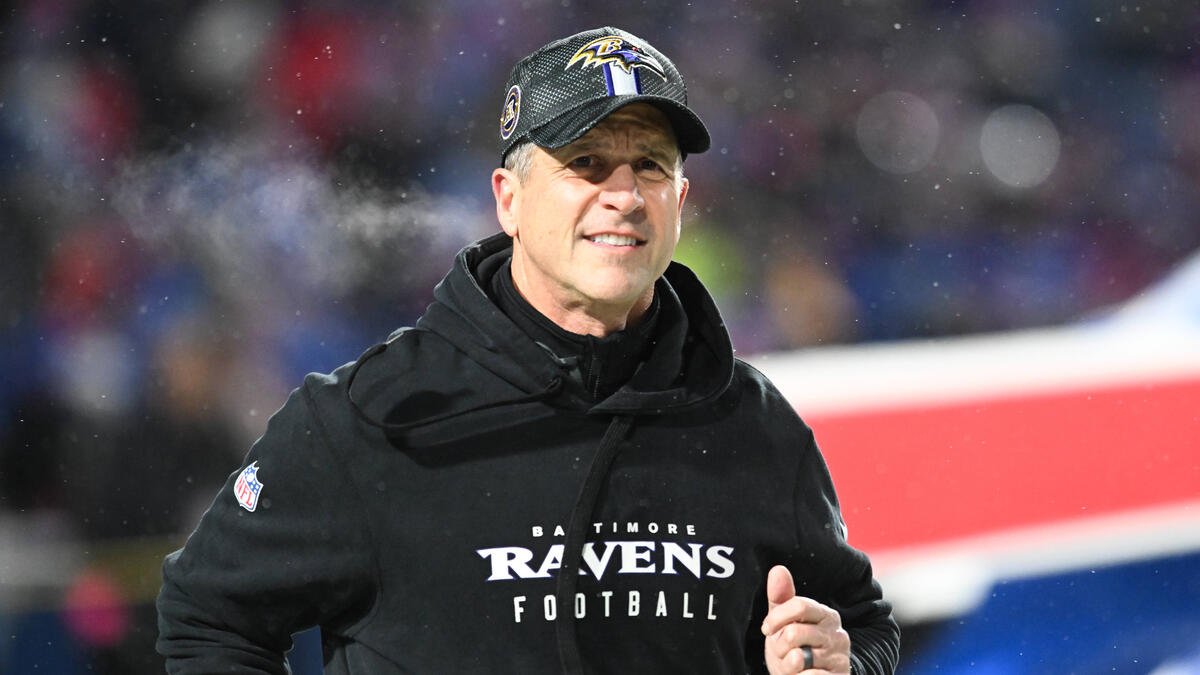 John Harbaugh bleibt den Baltimore Ravens in der NFL treu