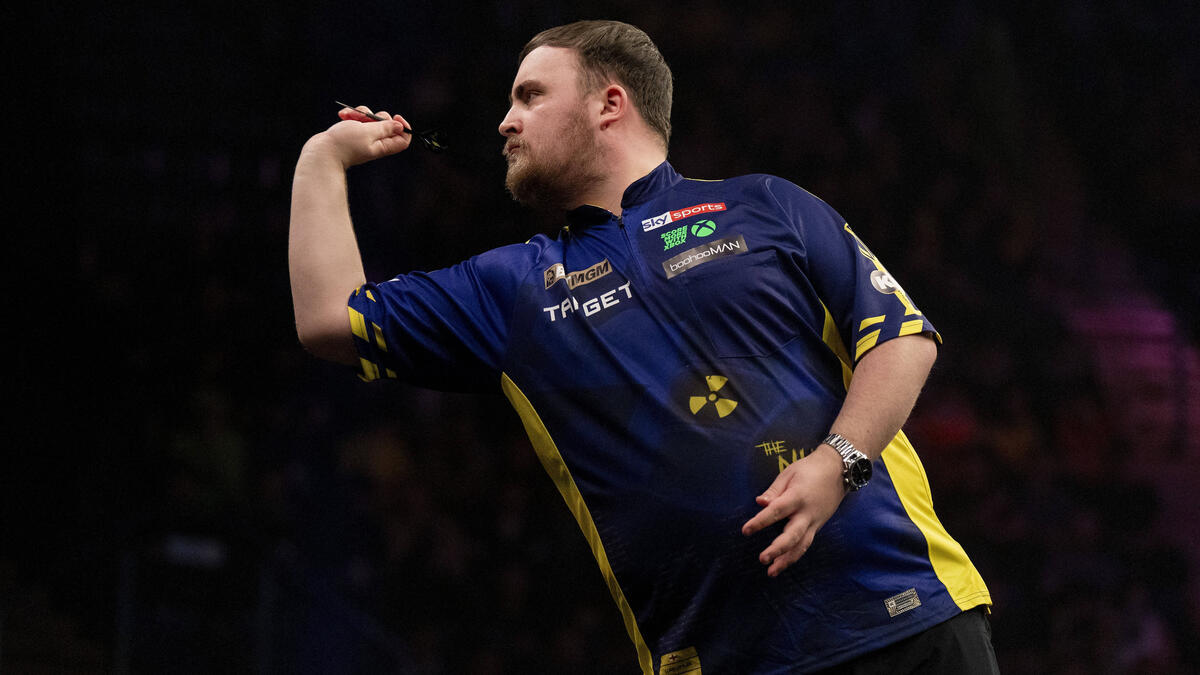 Luke Littler führt die Premier League Darts an
