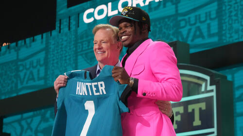 Travis Hunter (r.) spielt in der NFL fortan für die Jaguars