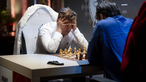 Schach-Superstar Magnus Carlsen hat die GRENKE Freestyle Chess Open gewonnen