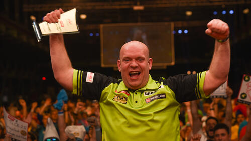 Michael van Gerwen jubelt beim German Darts Grand Prix in München