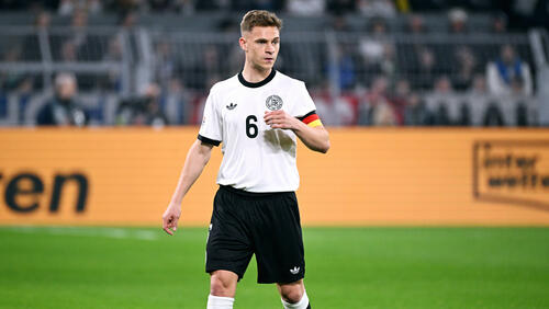 Joshua Kimmich sitzt im Stiftungsrat