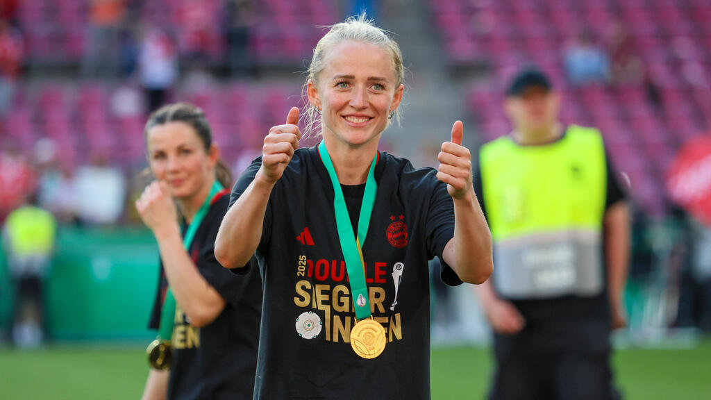 Bayern-Stars nach Pokal-Triumph in Partylaune
