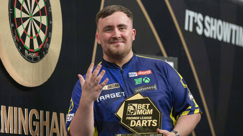 Luke Littler feiert den fünften Tagessieg in der Premier League Darts