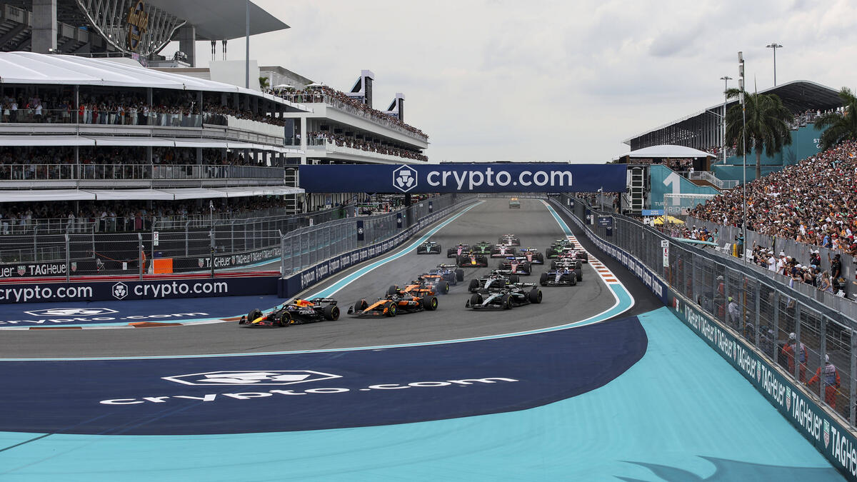 Zwischen Lando Norris und Max Verstappen wurde es beim Start eng