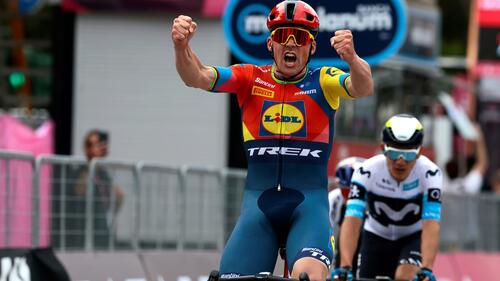 Mads Pedersen gewann den Giro-Auftakt
