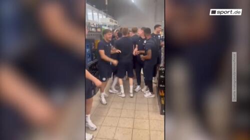 Arminia feiert den Aufstieg – im Getränkemarkt!