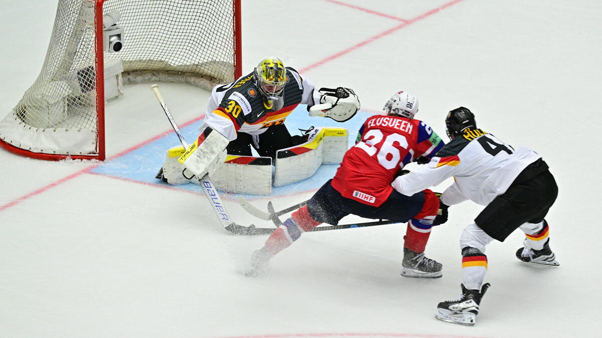 NHL-Torhüter Philipp Grubauer ärgert sich sehr über das Eis in der Messehalle