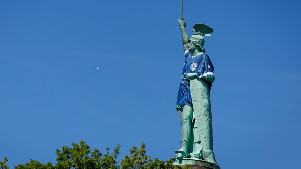 XXL-Trikot! Spektakuläre Unterstützung für Arminia Bielefeld