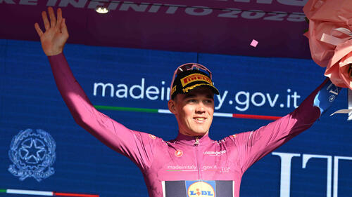 Mads Pedersen führt beim Giro d'Italia