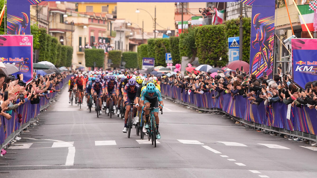 Beim Giro kam es am Donnerstag zu einem Massensturz